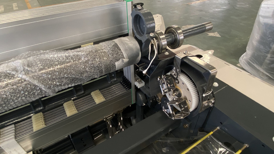 700 RPM Air Jet Looms Tkanina z włókna szklanego Pojedyncza dysza Maszyna do tkania strumieniem powietrza